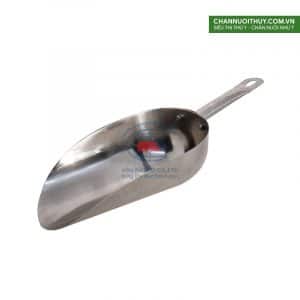 Vá xúc thức ăn bằng inox, khắc logo theo yêu cầu 1 Vá xúc thức ăn bằng inox