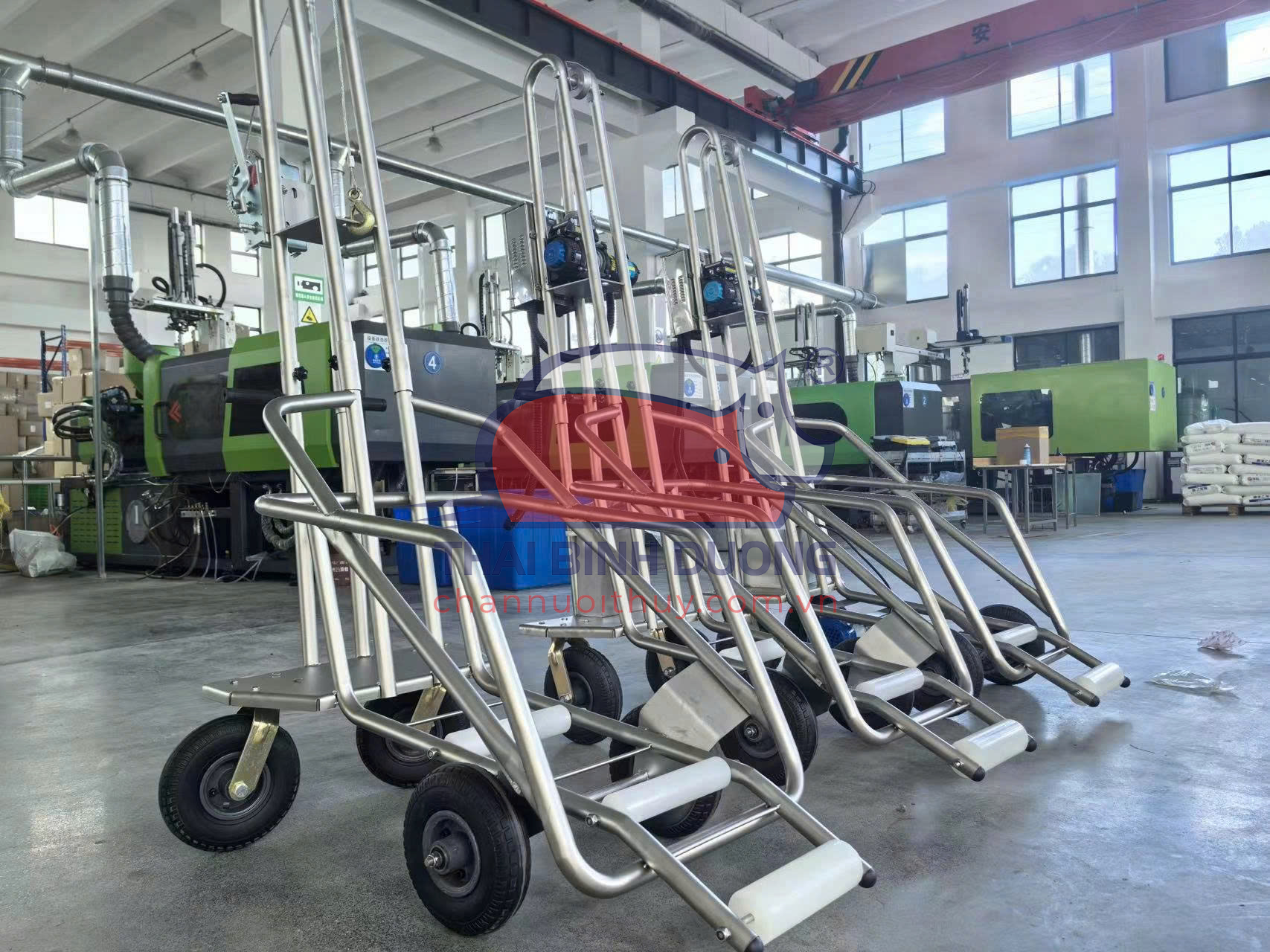 Xe kéo lợn có dây cáp thép trợ lực, chuyên dụng cho heo nái